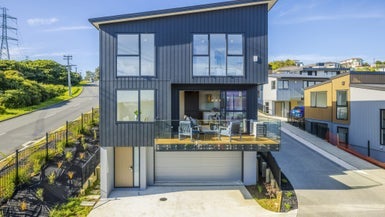 6 Timo Way, Flat Bush, Auckland - Carousel 1