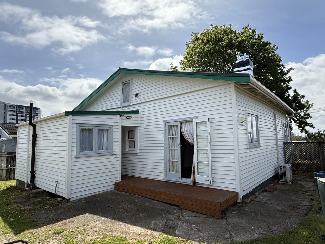 11 Clayburn Road, Glen Eden, Auckland - Carousel 15