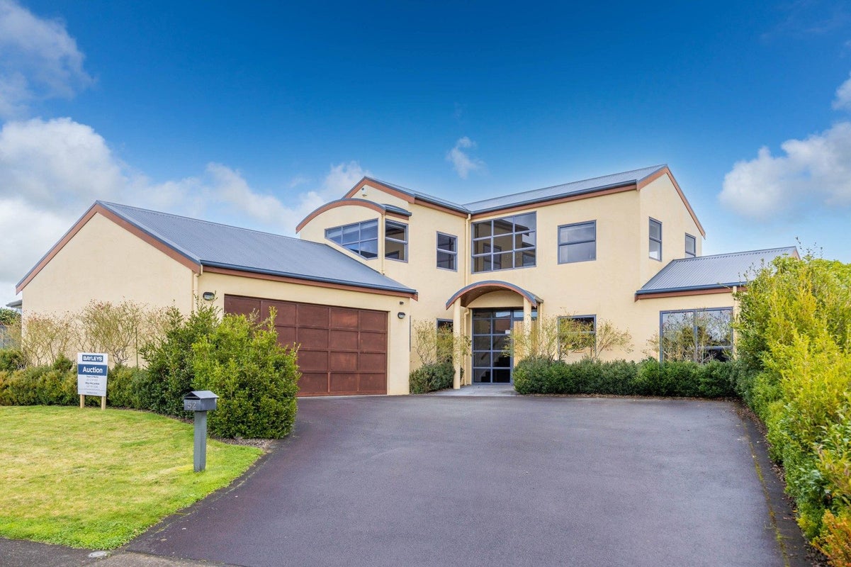 52 Keswick Crescent, Huntington, Hamilton - Carousel 1