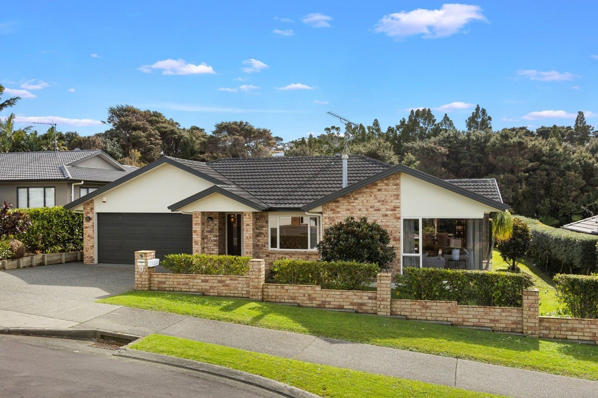 9 The Ritz, Orewa, Orewa - Carousel 1