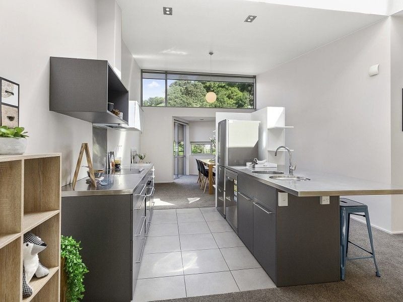 2/2 Onslow Road, Khandallah, Wellington - Carousel 1
