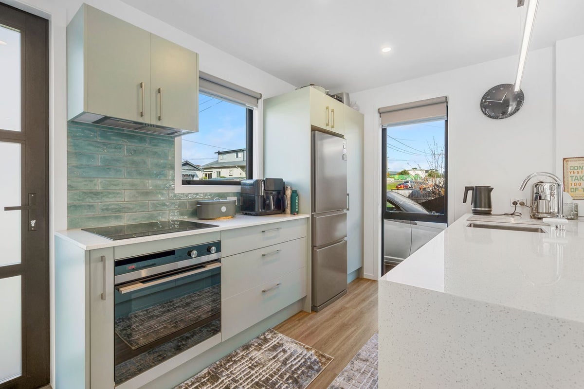 10A Crest Street, Tainui, Dunedin - Carousel 2