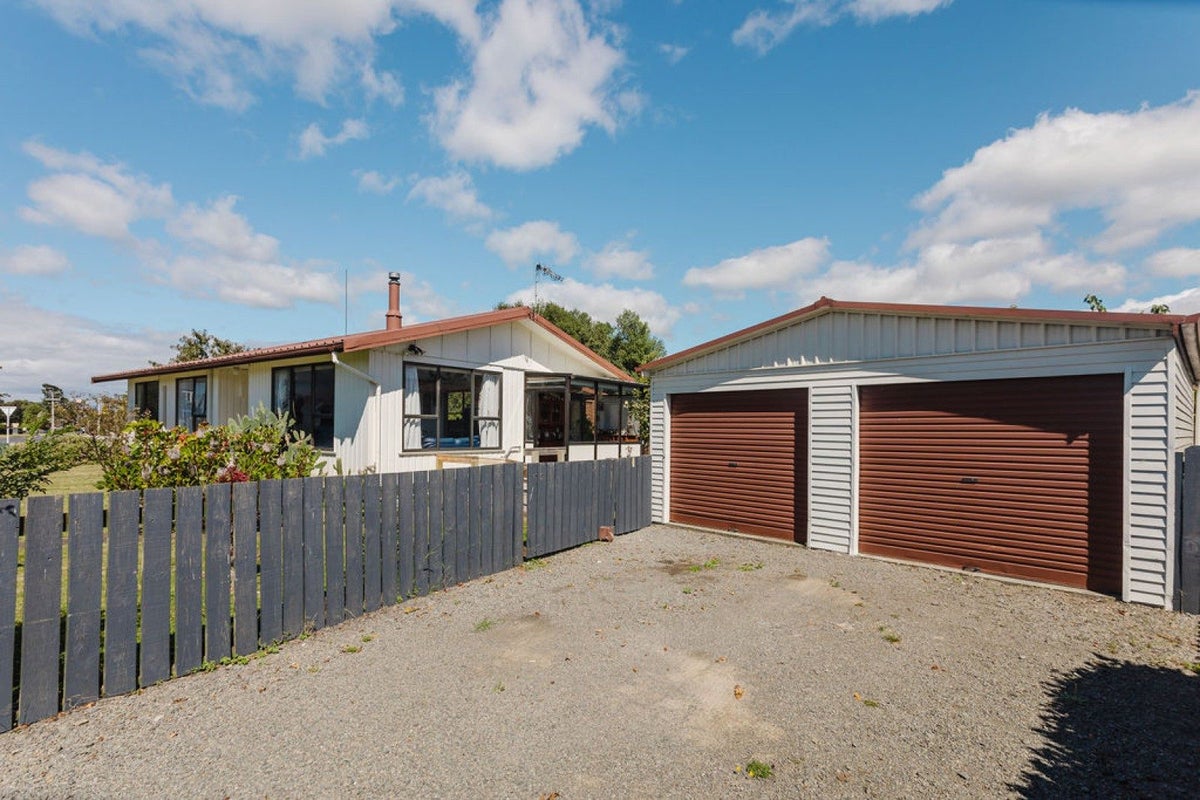 25 Thyra Street, Dannevirke - Carousel 1