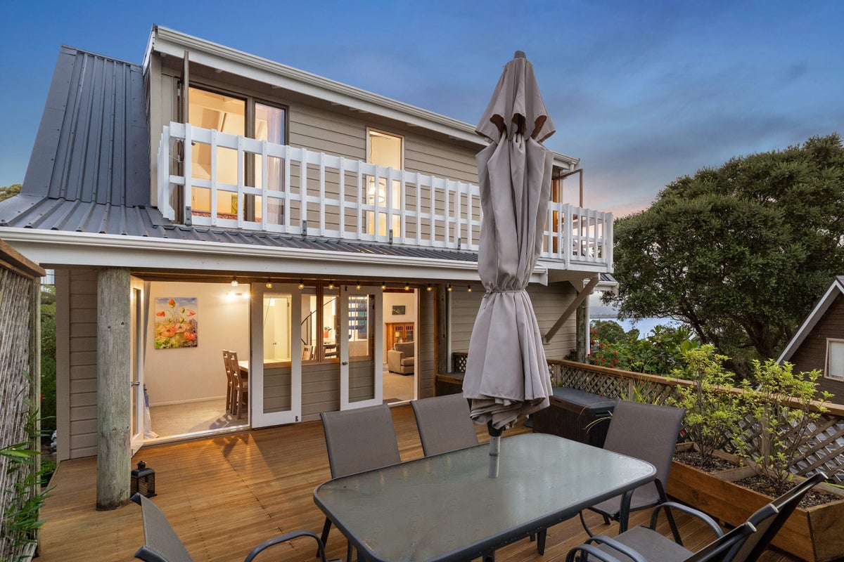 3/39 Brigantine Drive, Beach Haven, Auckland - Carousel 1