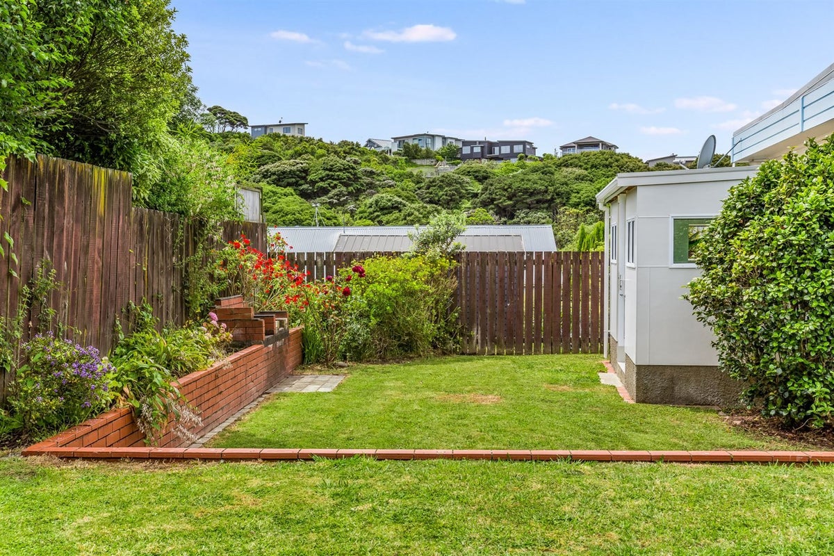4 Mervyn Place, Plimmerton, Porirua - Carousel 22