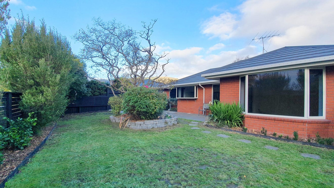 14 Wendy Place, Heathcote Valley, Christchurch - Carousel 1