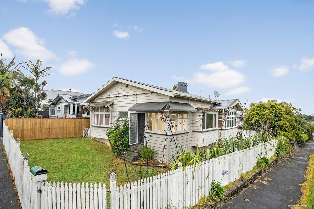 153 Carrington Road, Mount Albert, Auckland - Carousel 2