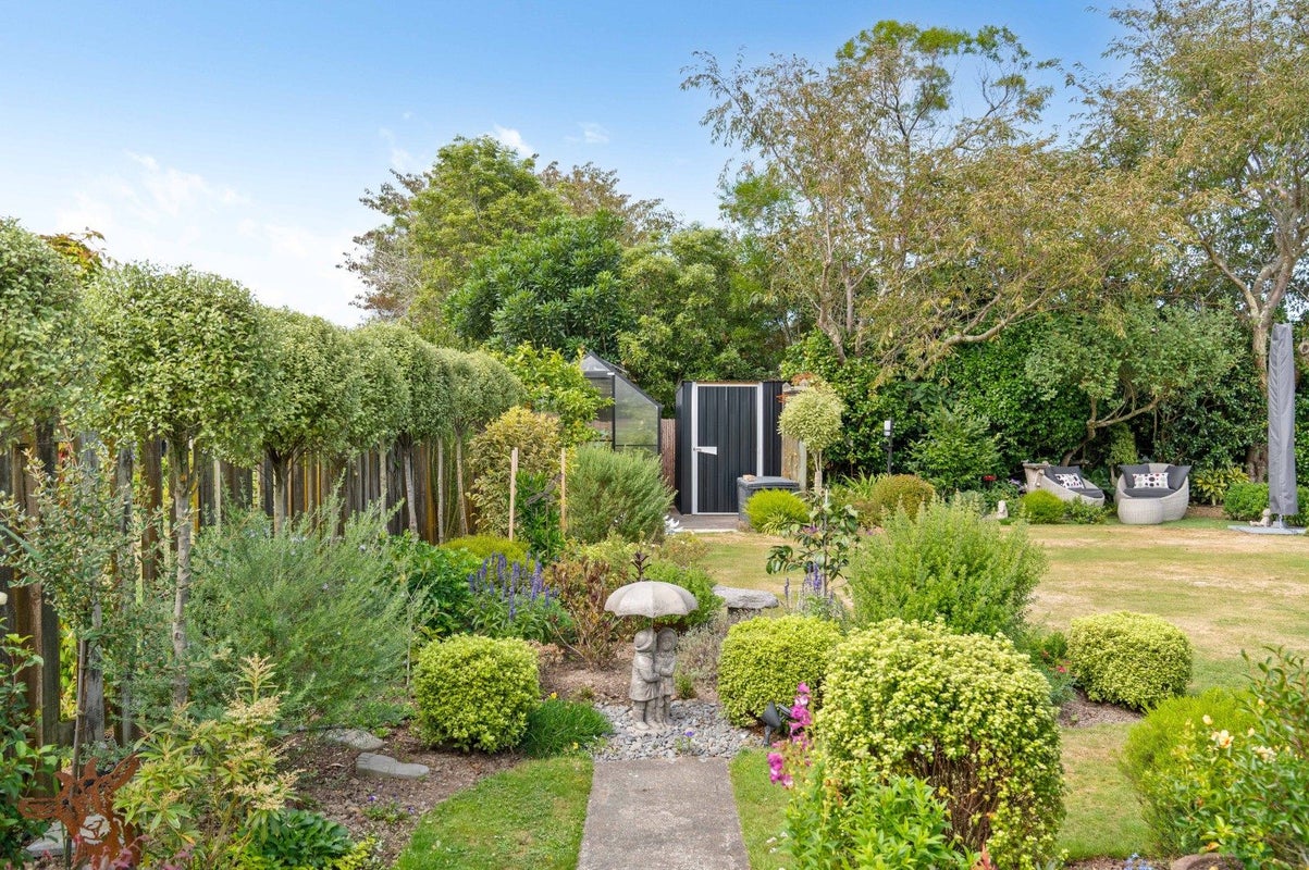 35 Reading Street, Greytown - Carousel 17