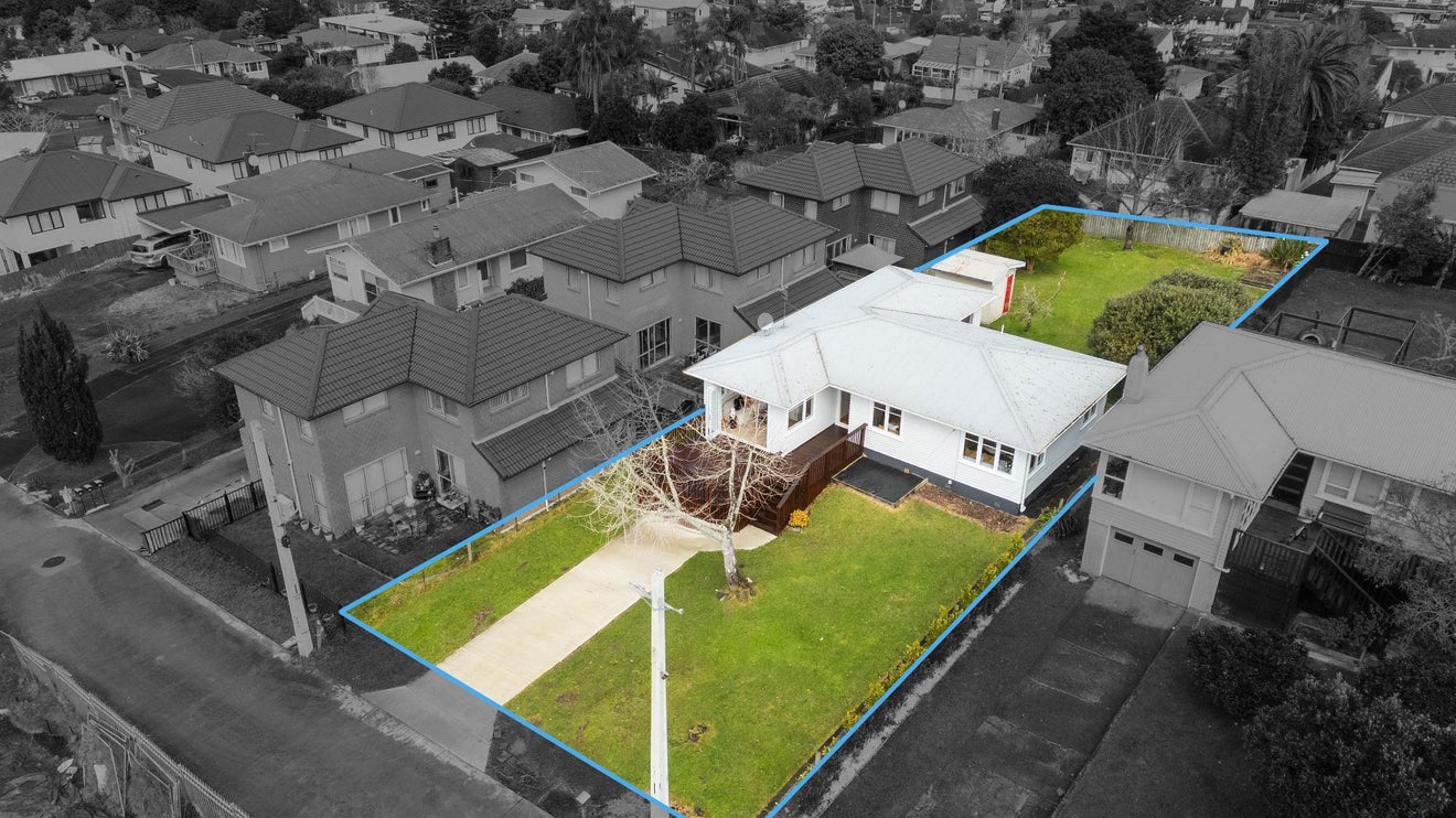 45 Lynwood Road, New Lynn, Auckland - Carousel 1
