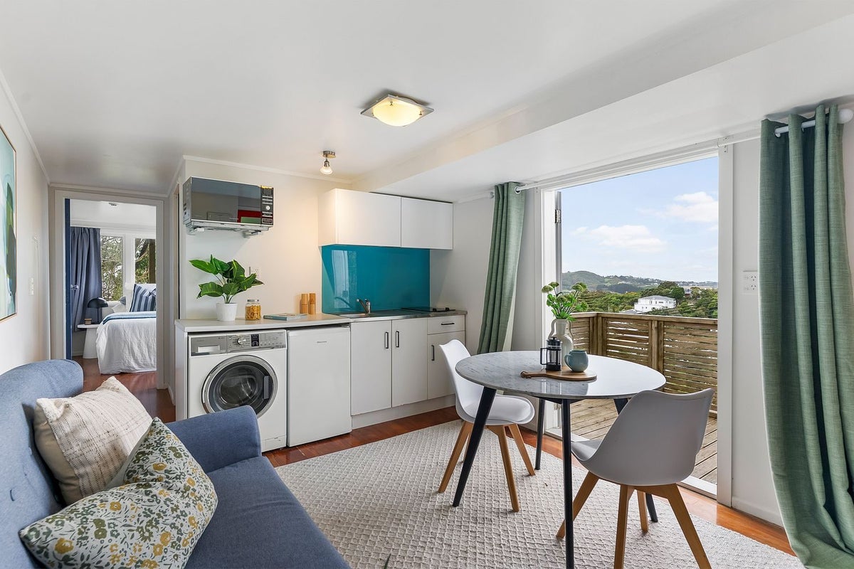 20 Pearce Street, Vogeltown, Wellington - Carousel 1