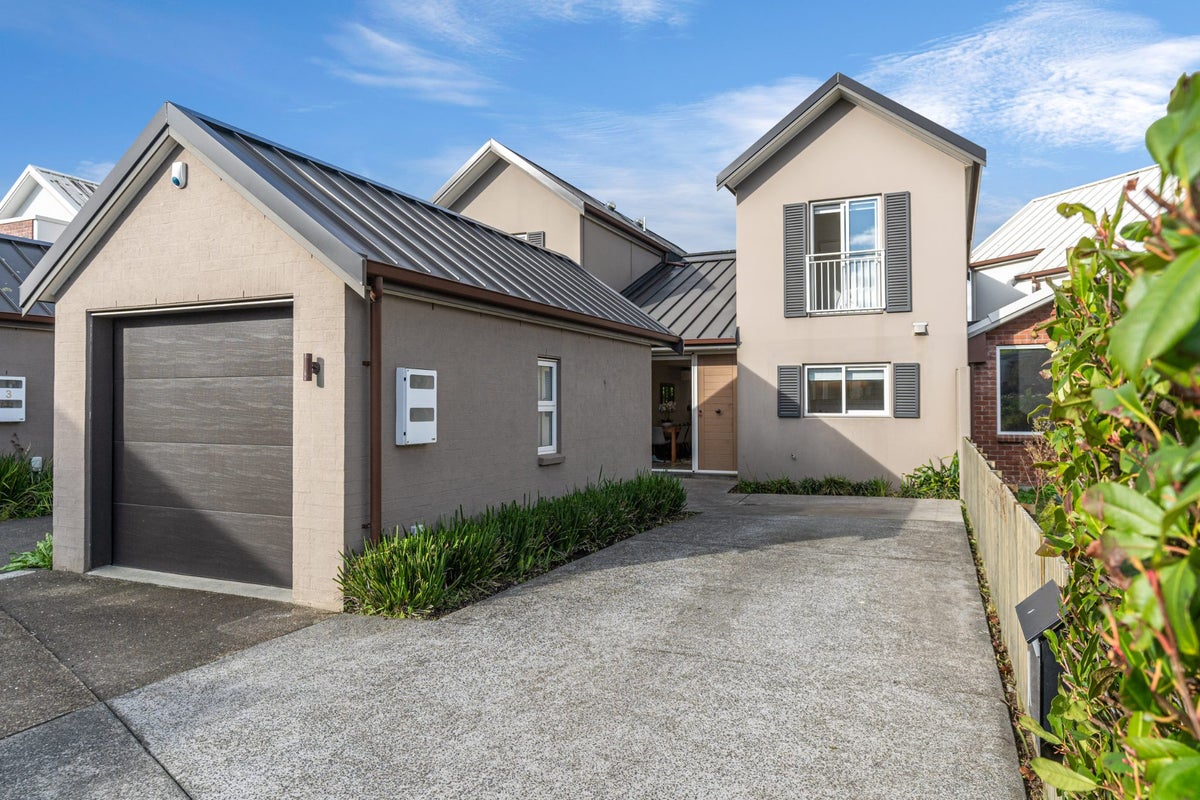 1 Mikoikoi Terrace, Mangere Bridge, Auckland - Carousel 1