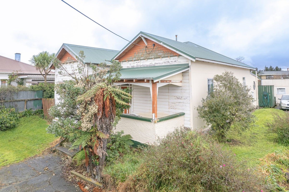 10 Puriri Street, Gonville, Whanganui - Carousel 1