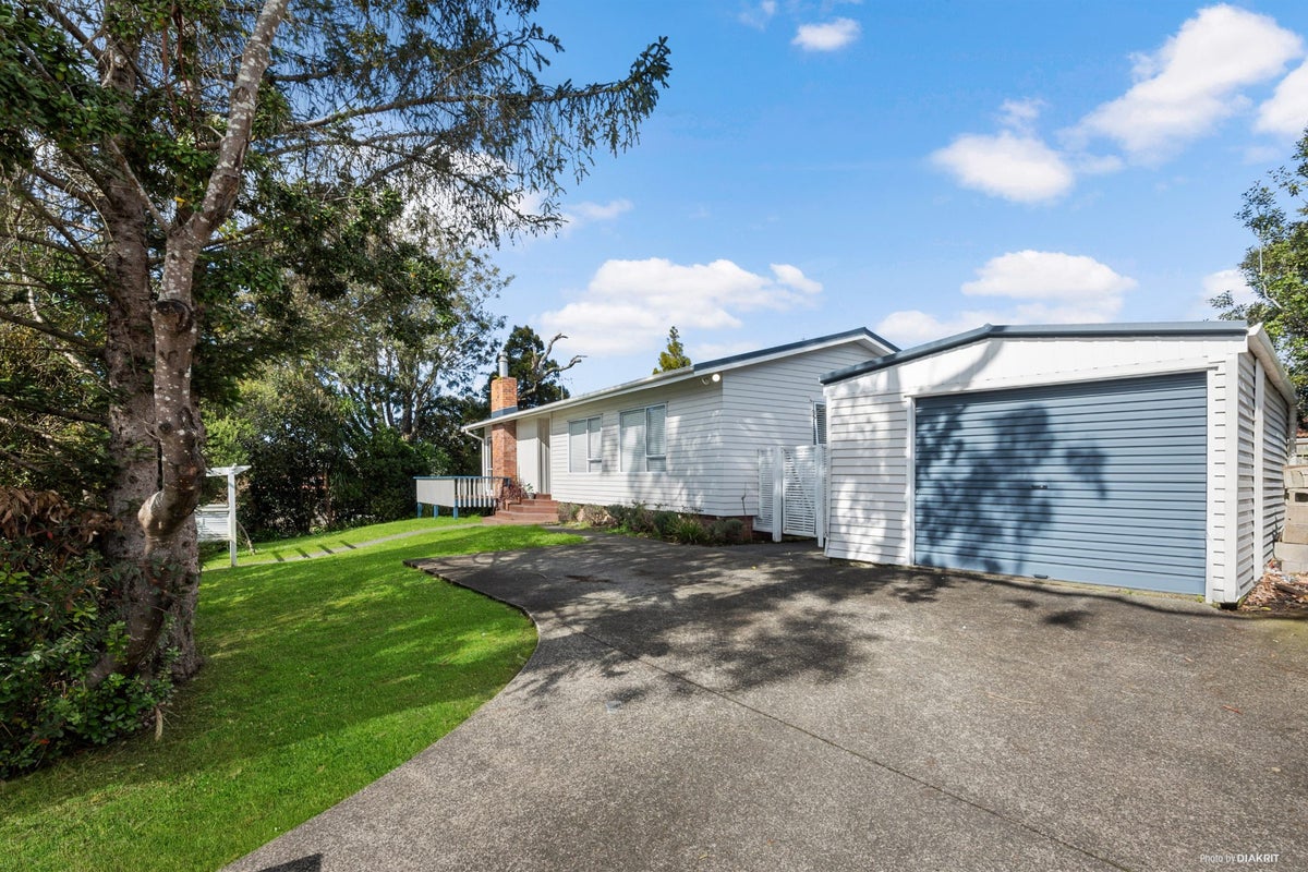 17 Normandy Place, Henderson, Auckland - Carousel 1