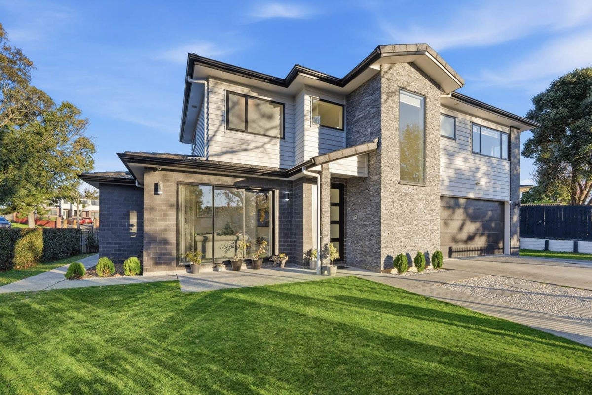 67 Sikkim Crescent, Clover Park, Auckland - Carousel 2