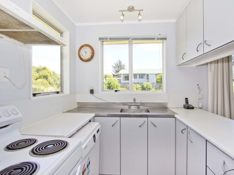 7 Kaitangata Crescent, Kelson, Lower Hutt - Carousel 2