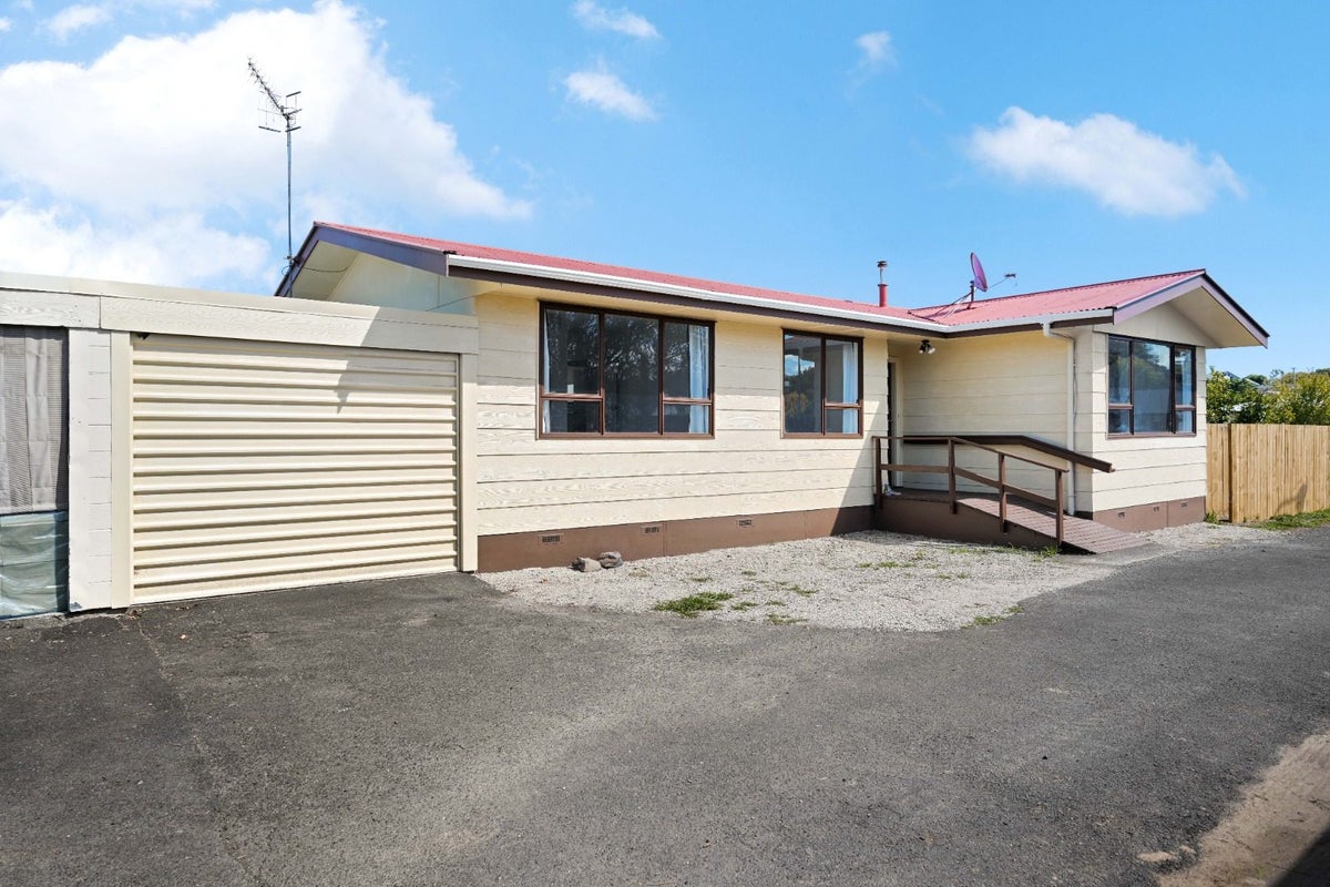 45 Karen Crescent, Dinsdale, Hamilton - Carousel 1
