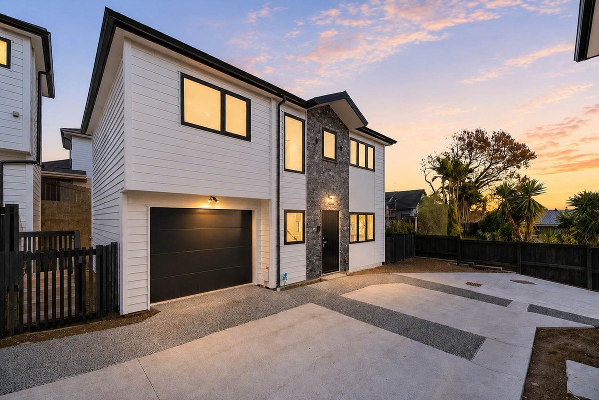 44 Gibraltar Street, Howick, Auckland - Carousel 1