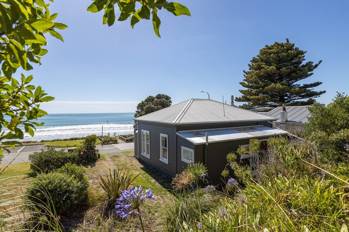 58 Jetty Road, Castlepoint - Carousel 1