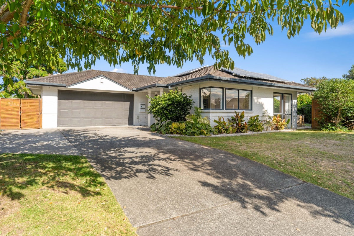 21 Evansbel Place, Papamoa Beach, Papamoa - Carousel 1