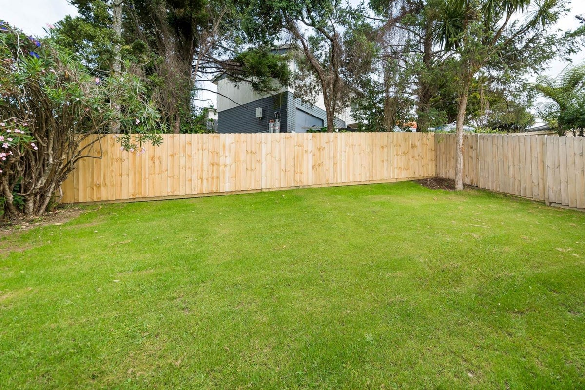 1/42 Hogans Road, Glenfield, Auckland - Carousel 13