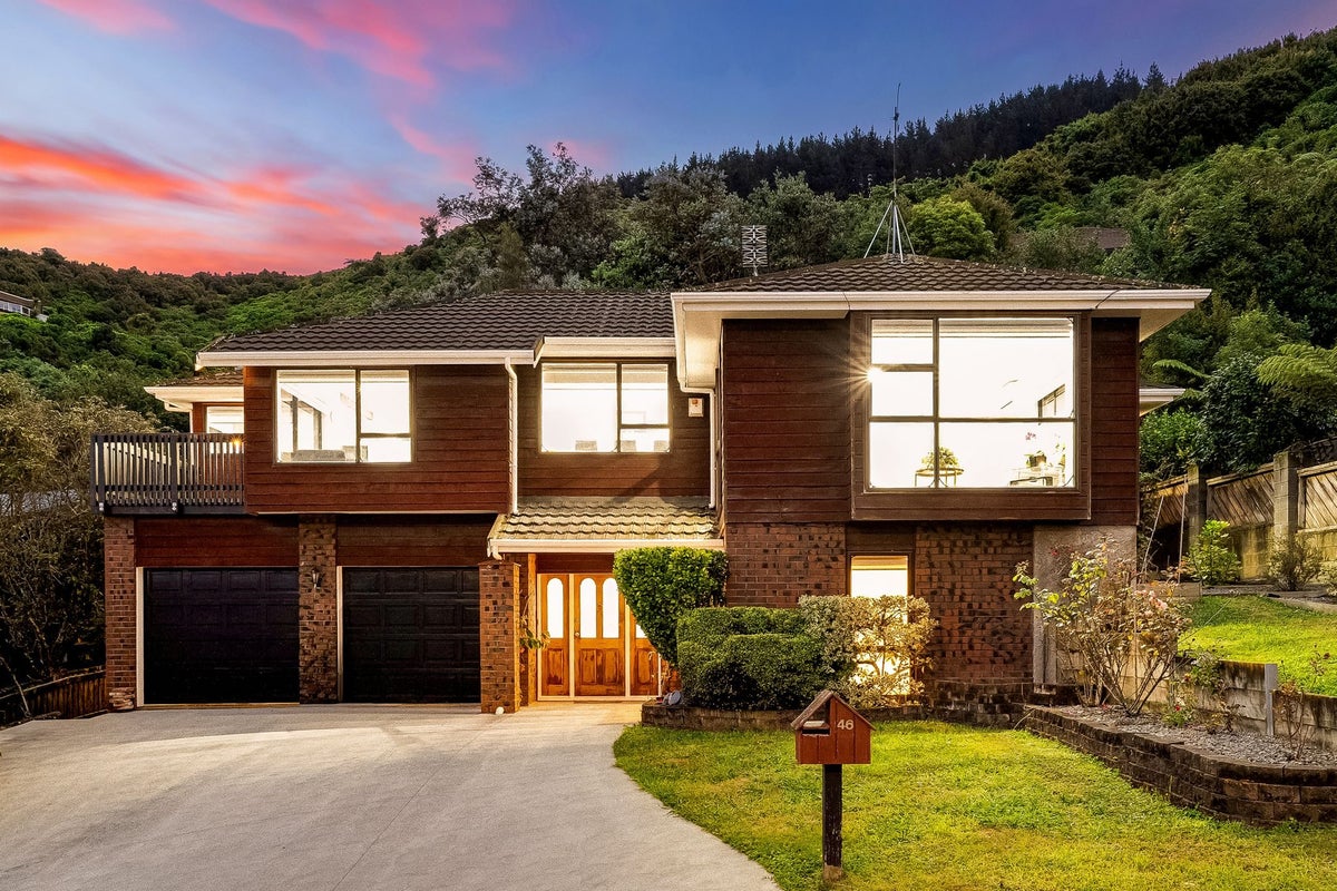 46 Peterhouse Street, Tawa, Wellington - Carousel 1