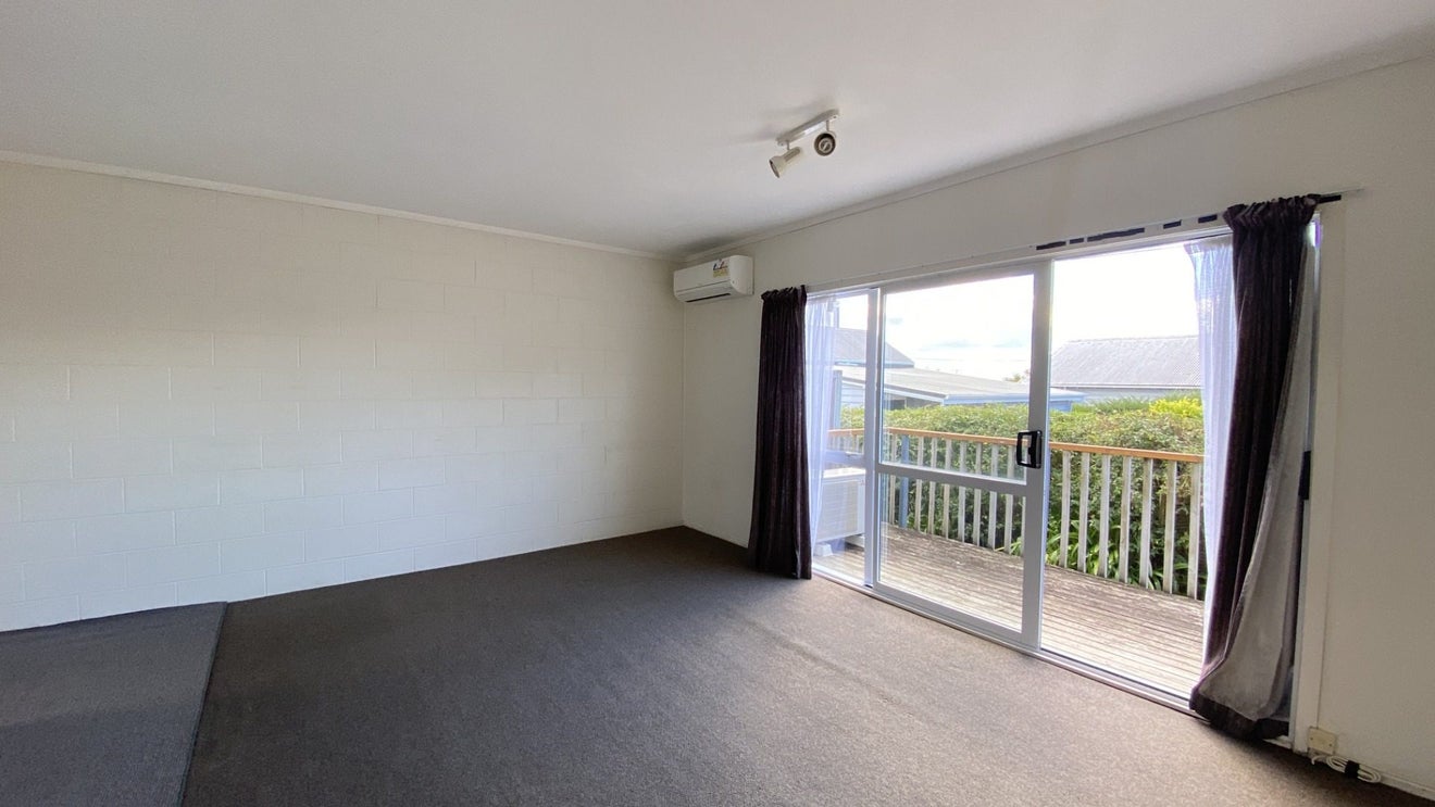136 Hutchinson Avenue, New Lynn, Auckland - Carousel 2
