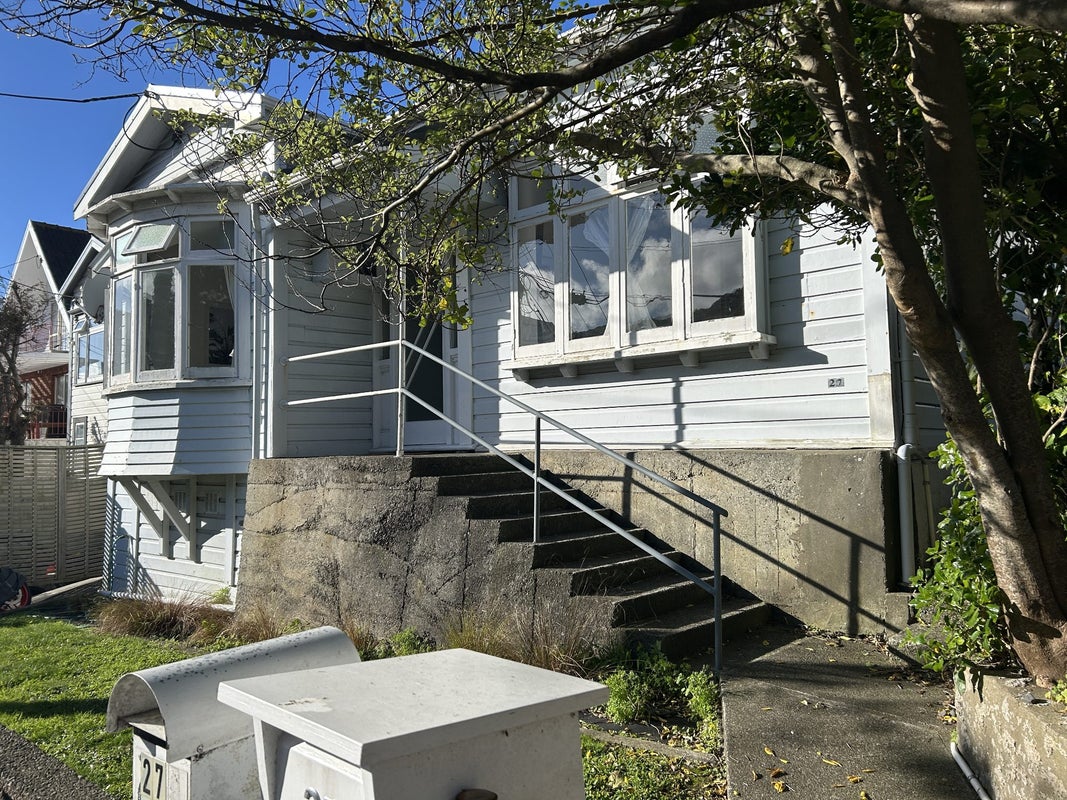 27 Mckinley Crescent, Brooklyn, Wellington - Carousel 1