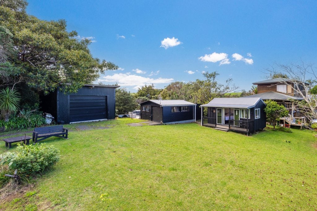 1 Pigeon Place, Tawharanui Peninsula, Matakana - Carousel 1
