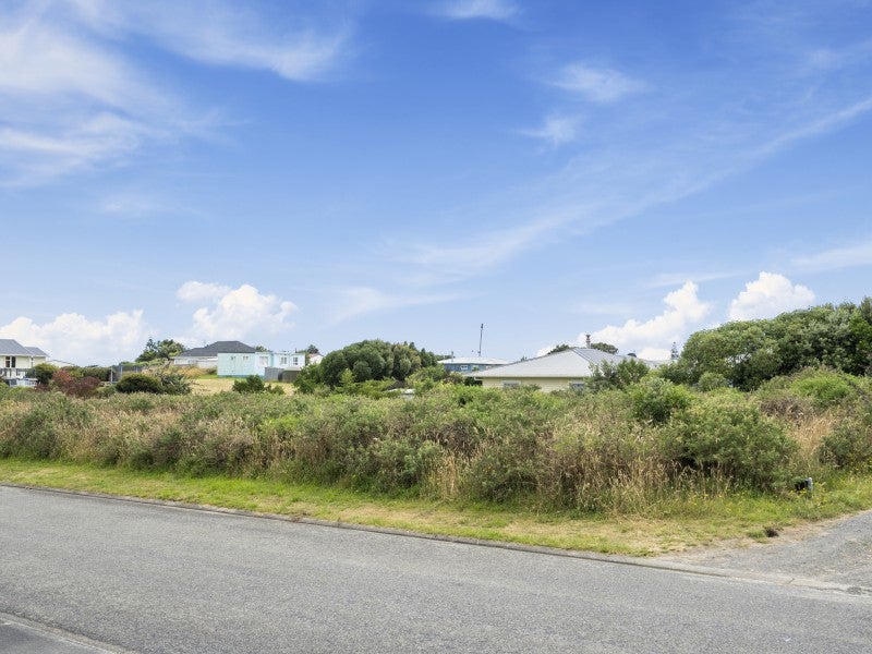 16 Kitchener Street, Te Horo Beach, Otaki - Carousel 2