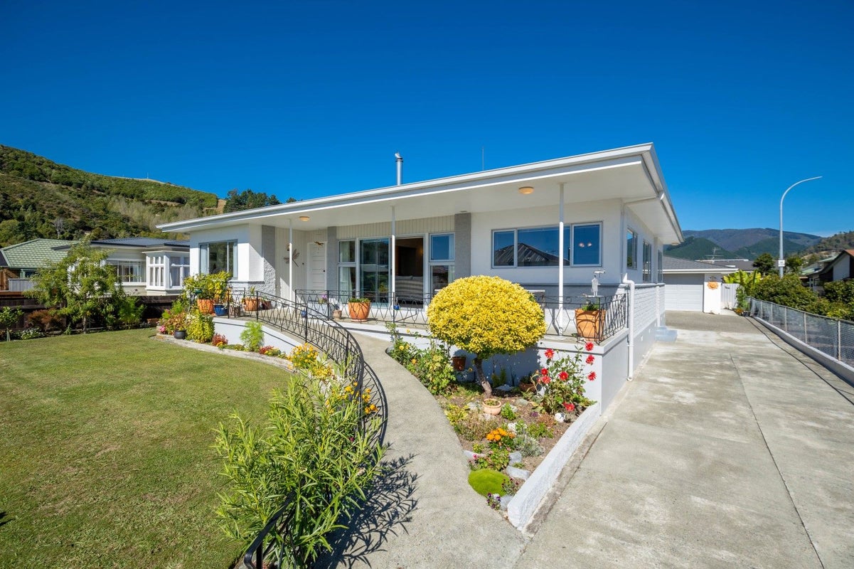 58 Cambria Street, The Wood, Nelson - Carousel 1