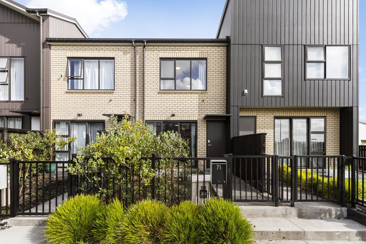 71 Manarini Road, Westgate, Auckland - Carousel 1