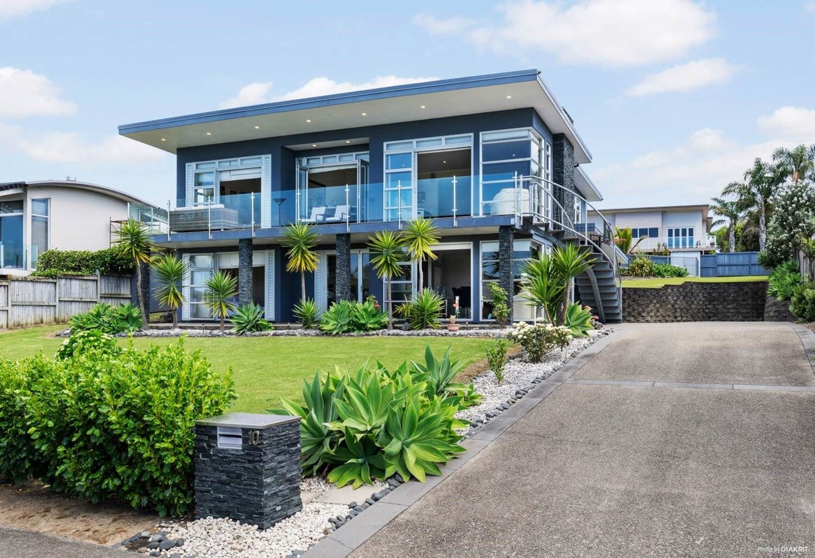 10 Intrepid Crescent, Beachlands, Auckland - Carousel 1