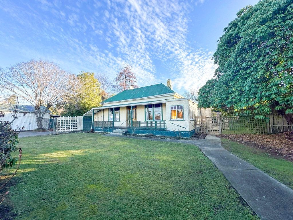 11 Maddren Street, Winchester - Carousel 1