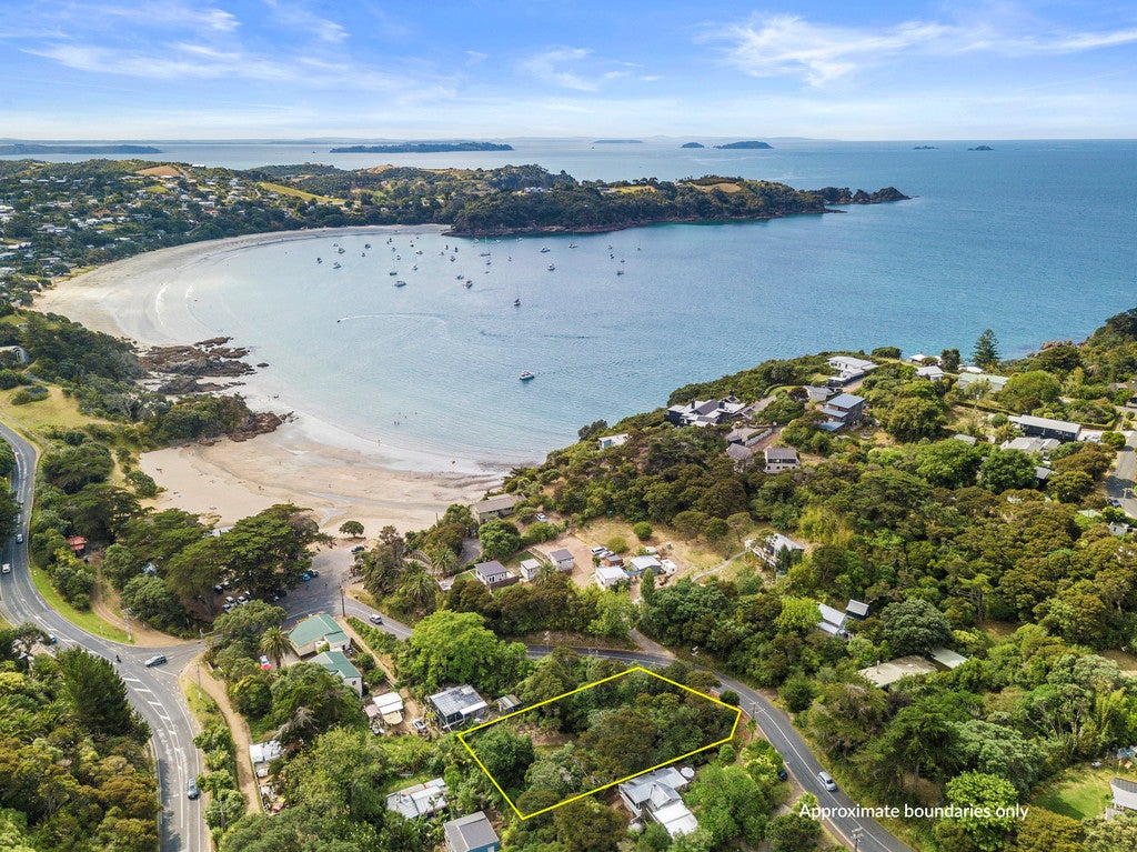 4 Goodwin Avenue, Oneroa, Waiheke Island - Carousel 1