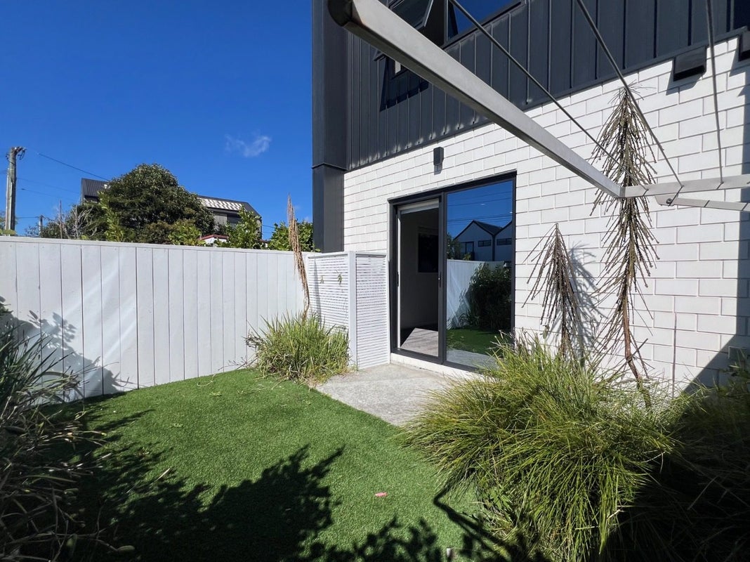 2/59 Neil Avenue, Te Atatu Peninsula, Auckland - Carousel 22