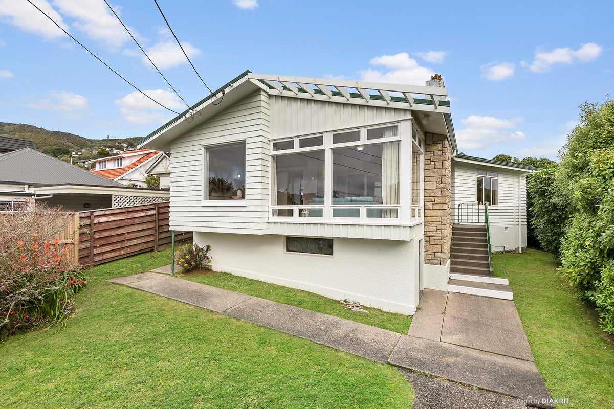 44 Beauchamp Street, Karori, Wellington - Carousel 1