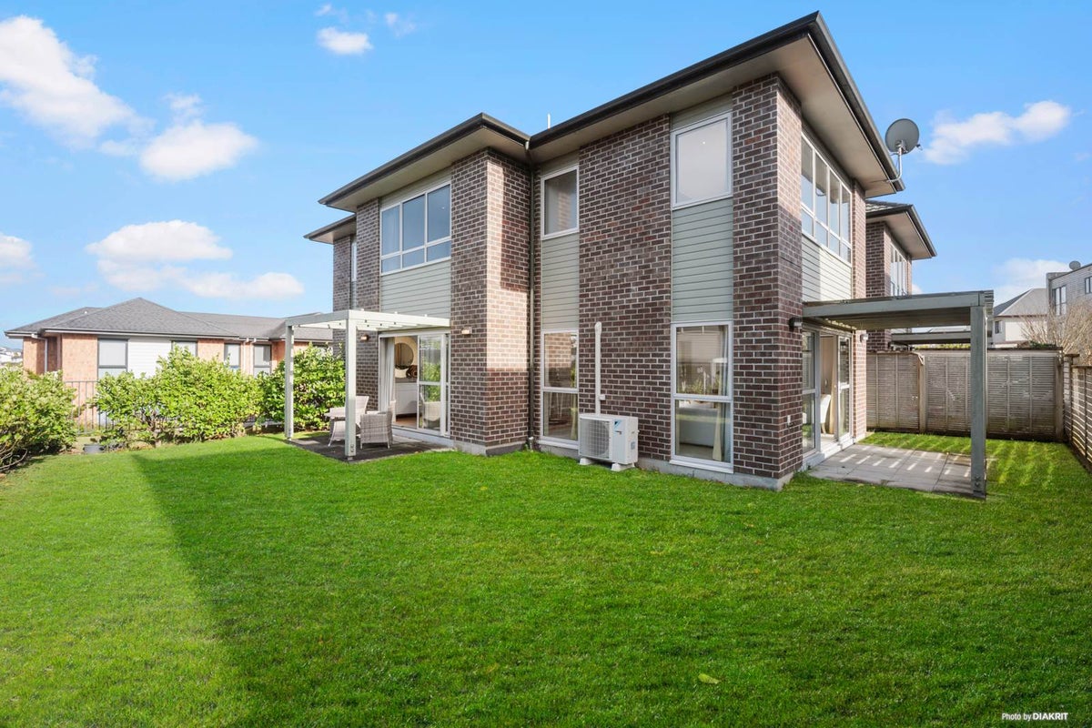 17 Sohlue Place, Oteha, Auckland - Carousel 2