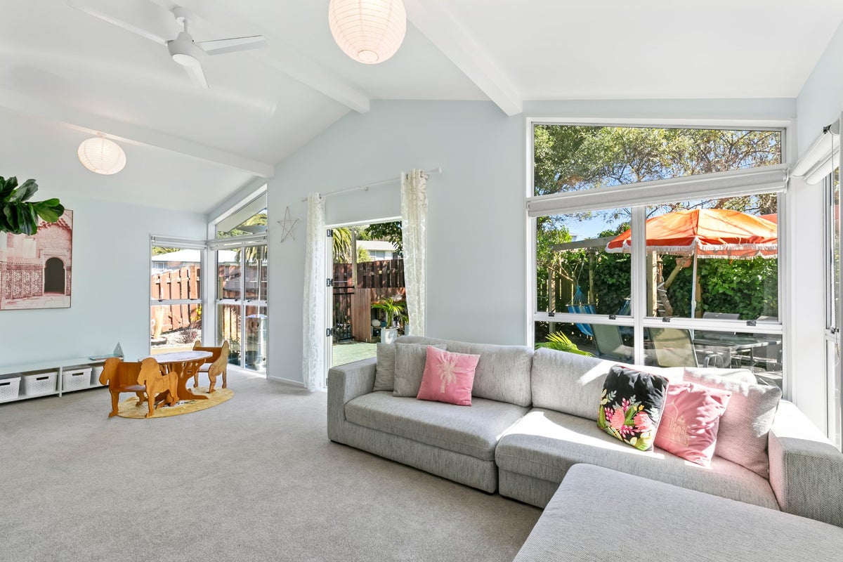 28 Woolwich Close, Whitby, Porirua - Carousel 2
