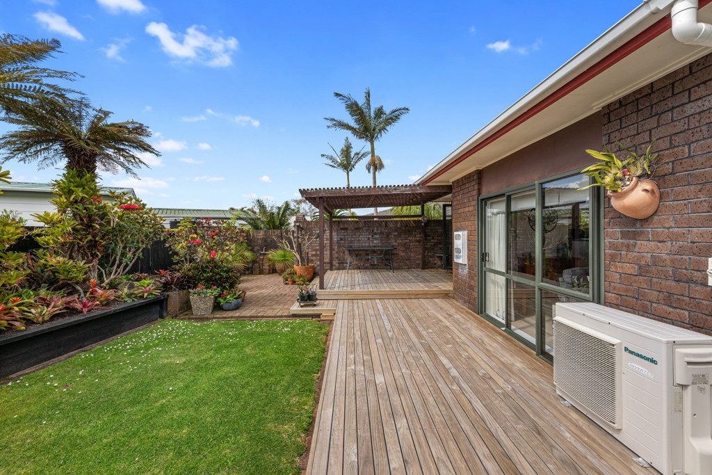 43 Pinehurst Place, Wattle Downs, Auckland - Carousel 2