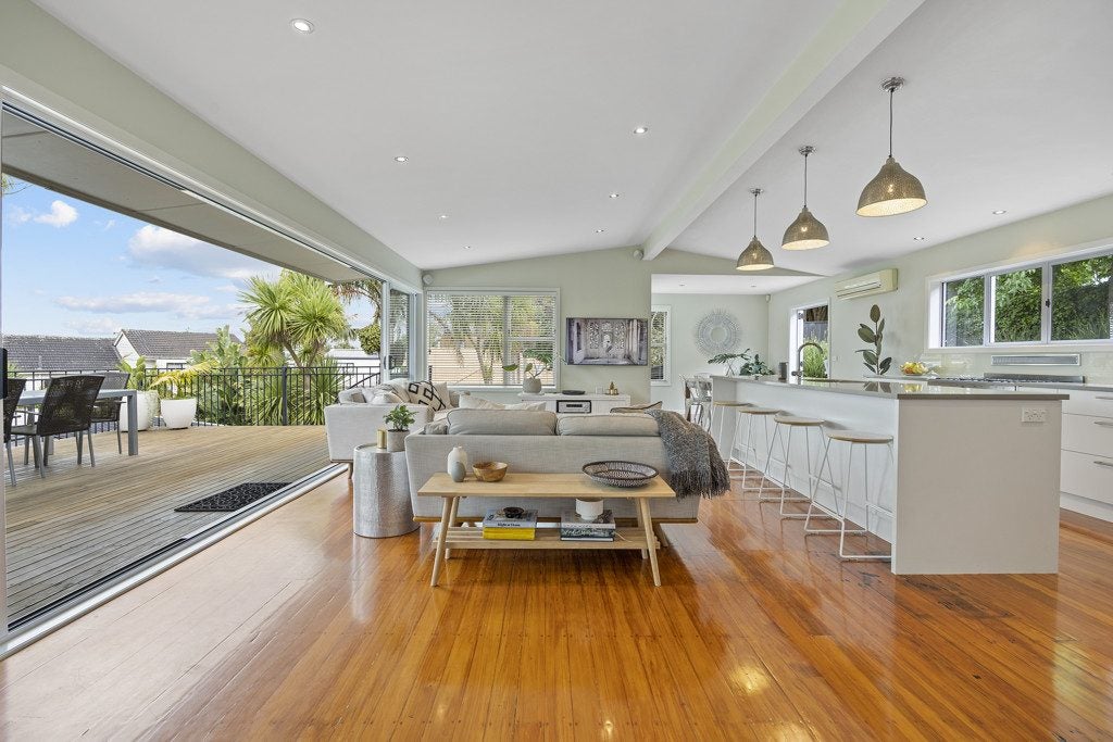 2/3 Glenfern Road, Howick, Auckland - Carousel 2