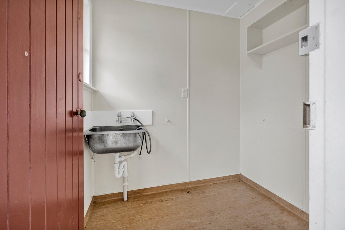 61 Parsons Street, Frankleigh Park, New Plymouth - Carousel 20