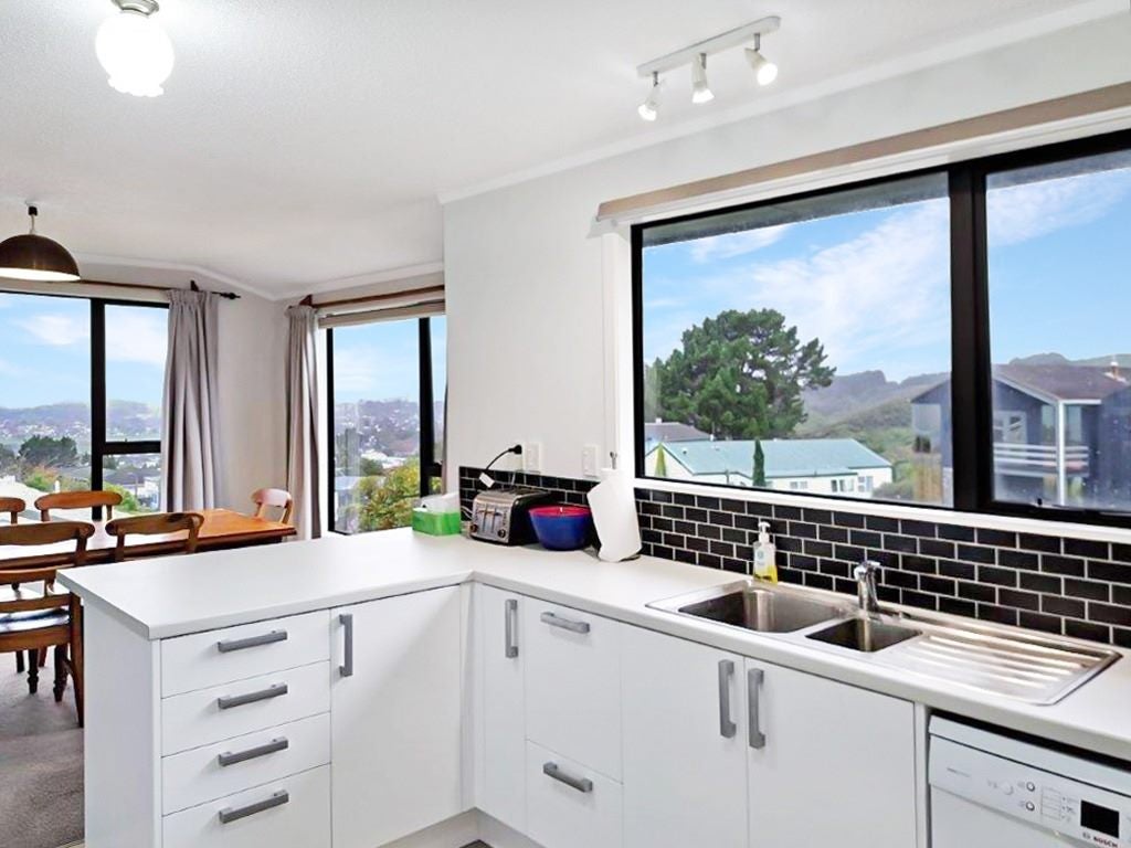 40 Seymour Grove, Kingsley Heights, Upper Hutt - Carousel 1