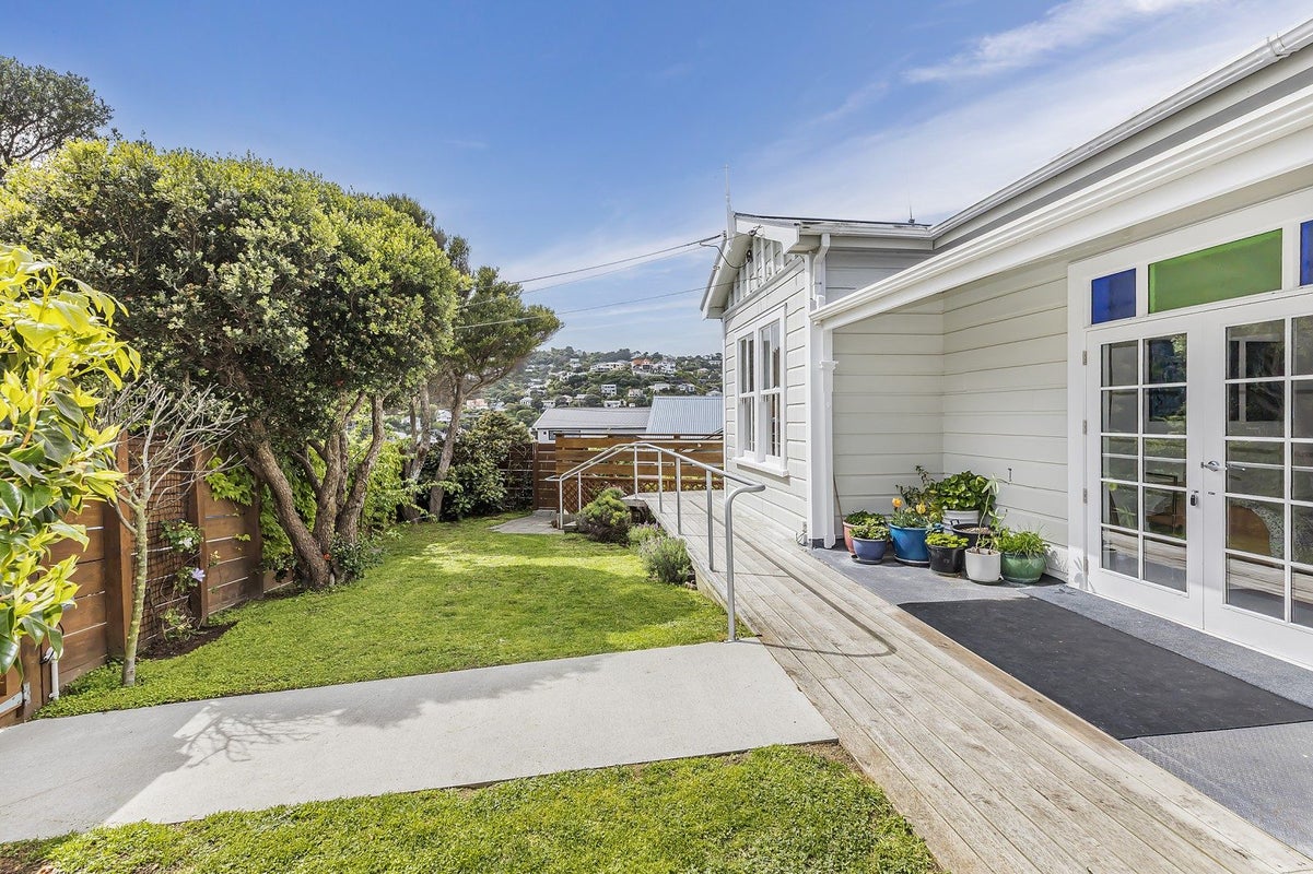 15 Seine Street, Island Bay, Wellington - Carousel 2