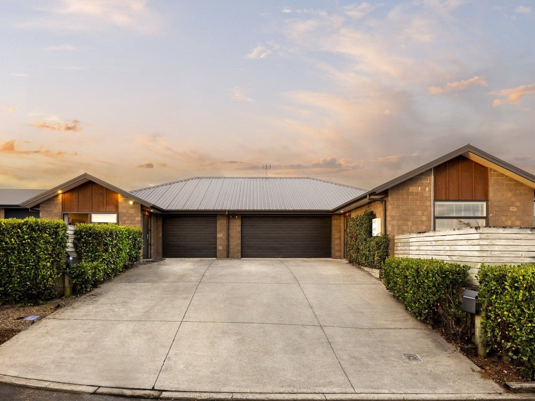 2/16 Iris Place, Grandview Heights, Hamilton - Carousel 1