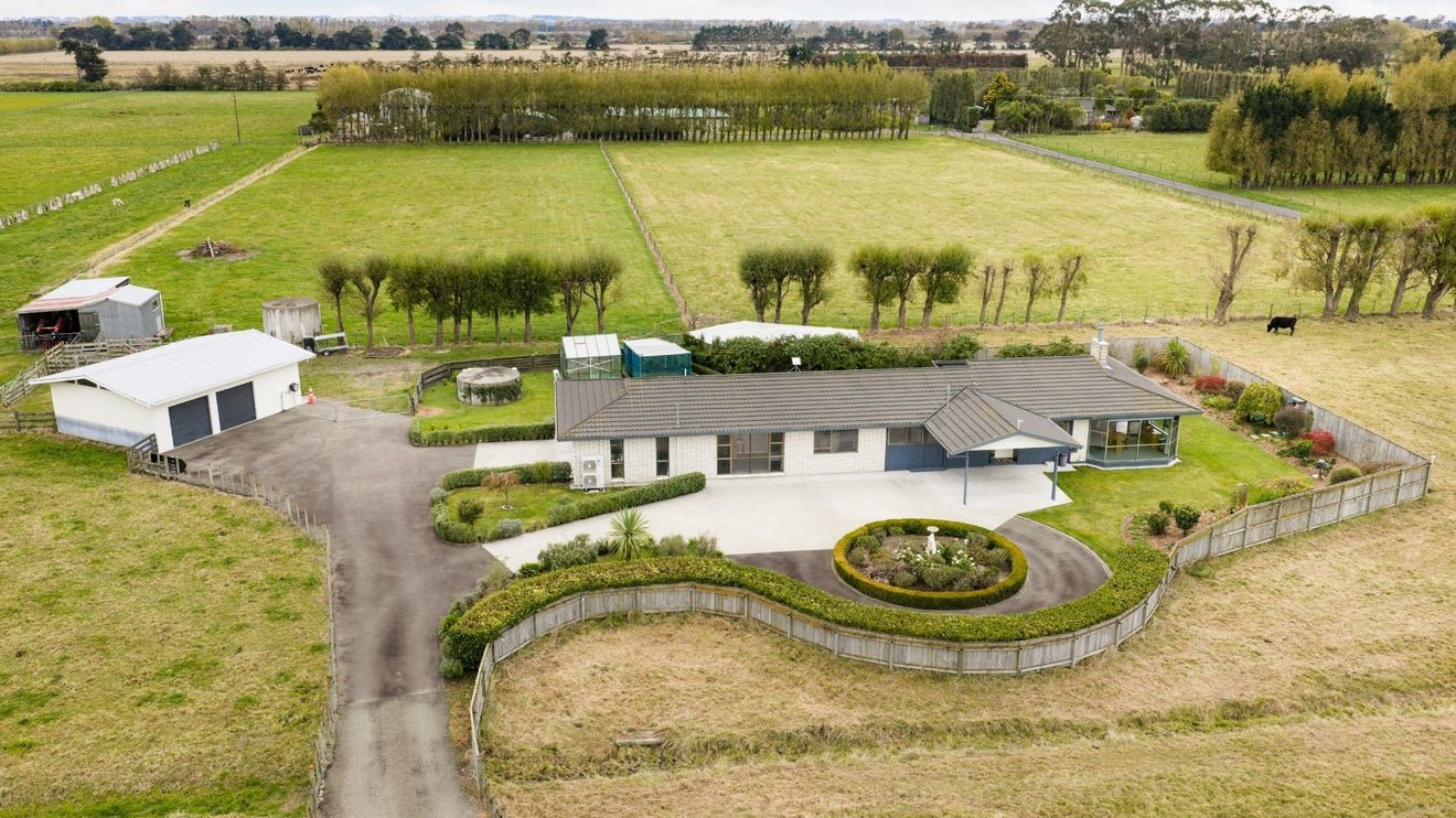 506 Kairanga Bunnythorpe Road, Newbury, Palmerston North - Carousel 1