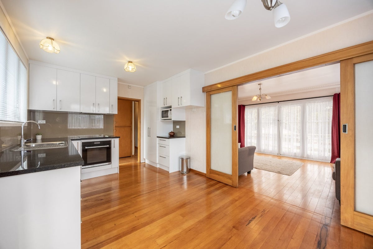 2 Takapu Street, Henderson, Auckland - Carousel 2