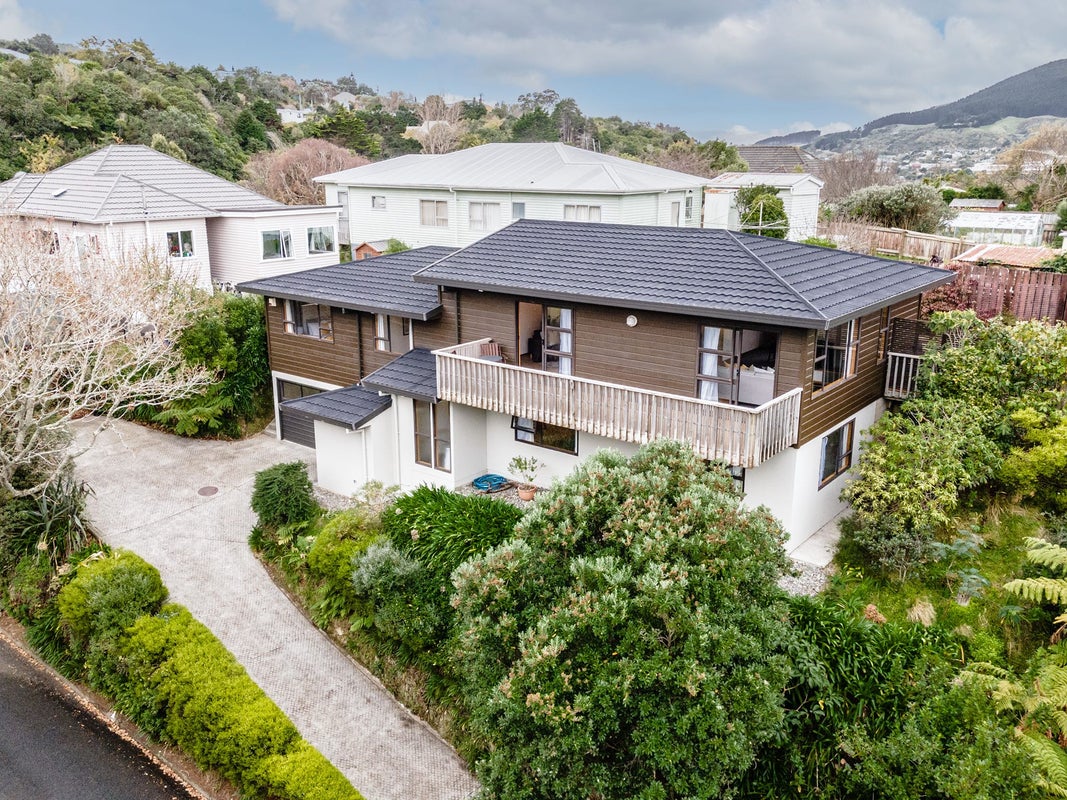 16 Romney Square, Tawa, Wellington - Carousel 22