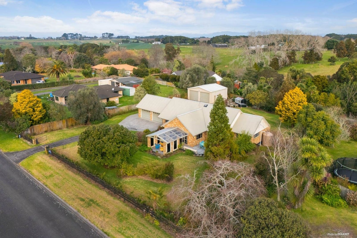 15 Awaroa Stream Drive, Waiuku, Waiuku - Carousel 2