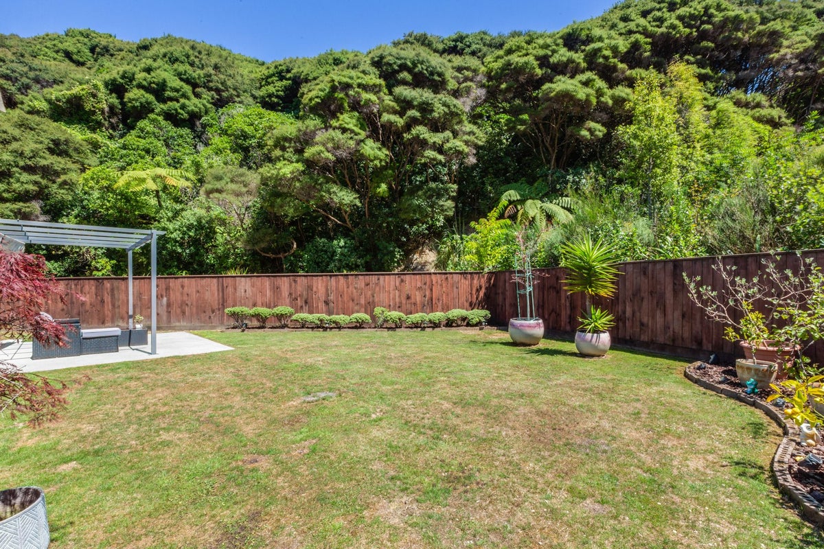 38 Moonsail Drive, Whitby, Porirua - Carousel 2