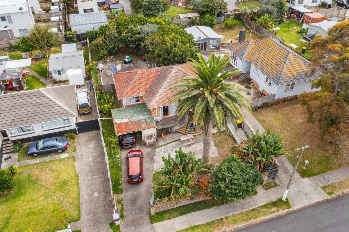 38 Plumley Crescent, Mangere, Auckland - Carousel 1